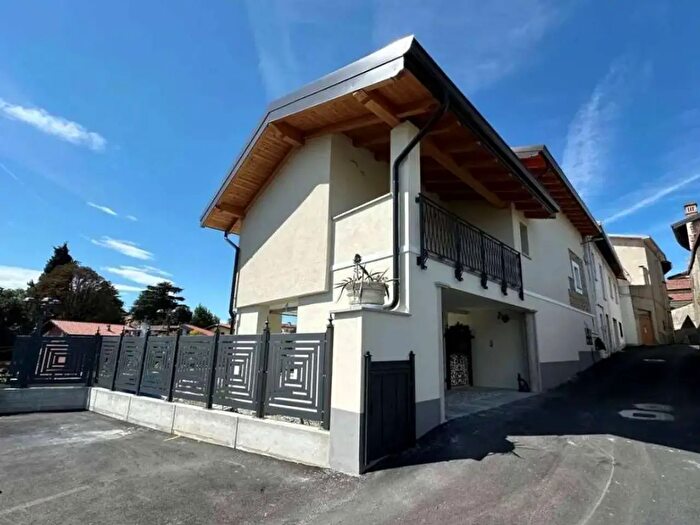 Casa bilocale in vendita in Via Bellini, Oleggio
