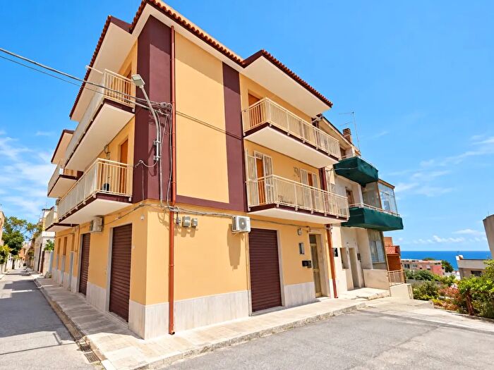 Appartamento quadrilocale in vendita in Ronco III a Via dei Servi di Maria, Siracusa