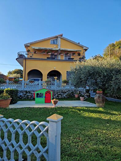 Casa con 9 locali in vendita in Via Genova, La Spezia