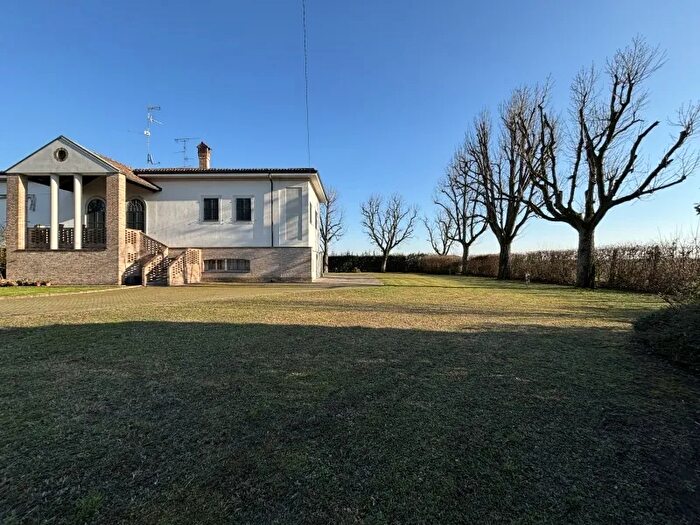 Appartamento con 6 locali in vendita in Via Ravarino Carpi, Bomporto