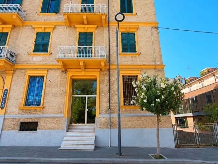 Appartamento con 5 locali in vendita in Viale delle Rose, Lanciano