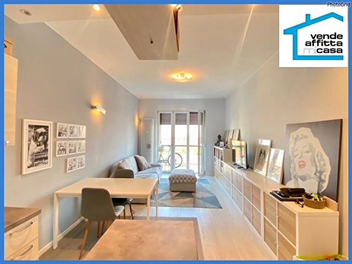 Appartamento trilocale in affitto in Via Val di Sole, Vigentino Fatima, Milano