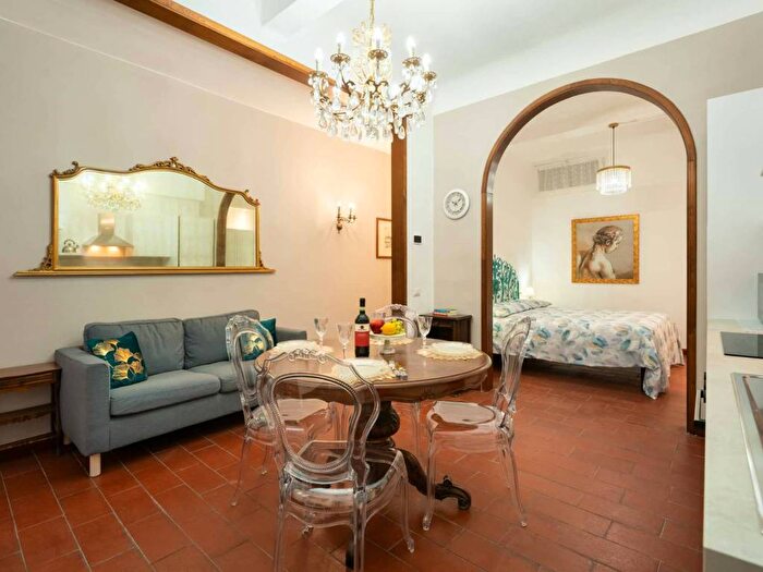 Appartamento trilocale in affitto in Borgo Allegri, Santa Croce, Firenze