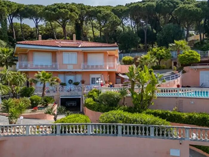 Casa con 6 locali in vendita in Bordighera