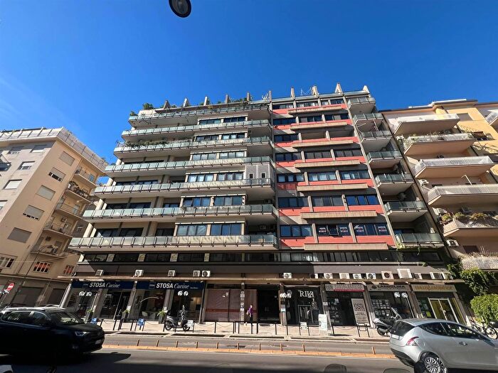 Appartamento con 9 locali in vendita in Palermo