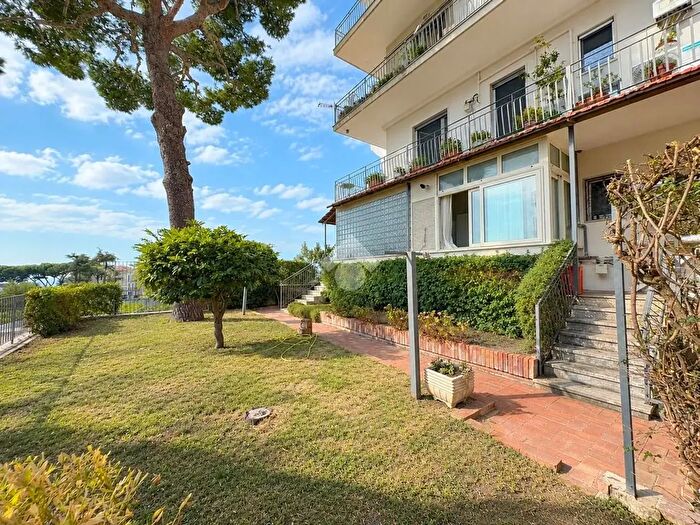 Appartamento trilocale in vendita in Via Alessandro Manzoni, Napoli