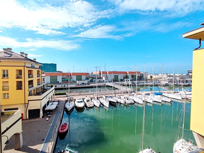 Appartamento quadrilocale in vendita in Via Cibrario, Genova