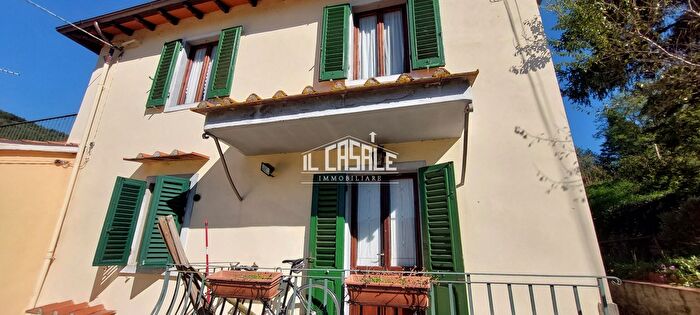 Casa con 5 locali in vendita in Rufina