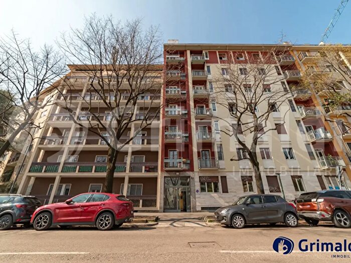 Appartamento trilocale in vendita in Via Fornari, Milano