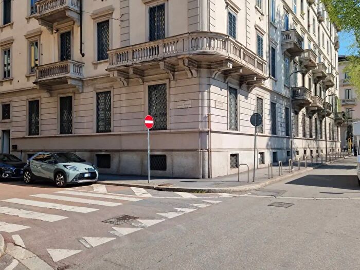 Appartamento trilocale in vendita in Corso Italia, Milano