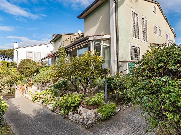 Appartamento con 9 locali in vendita in Roma