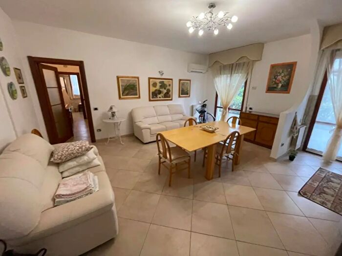 Appartamento con 5 locali in vendita in a Pisa, Massa