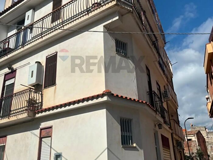 Casa con 6 locali in vendita in Via Sparagonà Vico III, Santa Teresa Di Riva