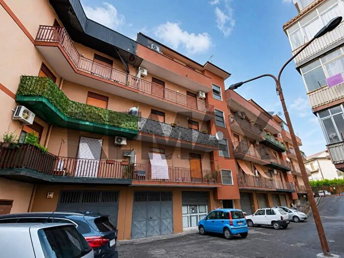 Appartamento quadrilocale in vendita in Via Vittorio Emanuele, Aci Catena