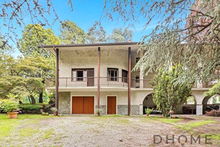 Casa con 5 locali in vendita in Via Montecuccoli, Dolzago