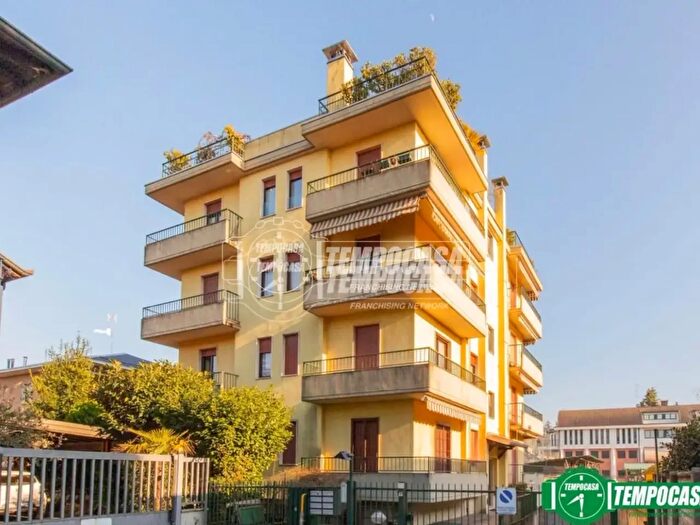 Appartamento trilocale in vendita in Via Giulio Bizzozero Bis, Busto Arsizio