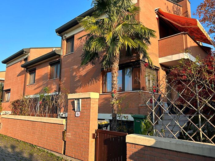 Casa con 6 locali in vendita in Via Venzone, Padova