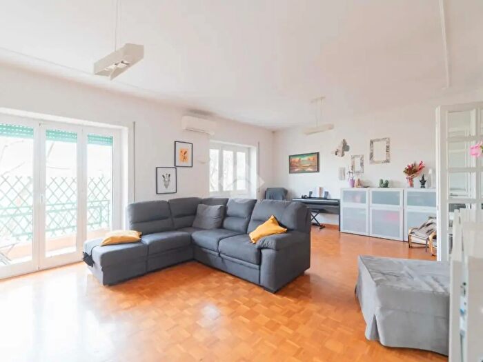 Appartamento quadrilocale in vendita in Via Valsolda, Roma