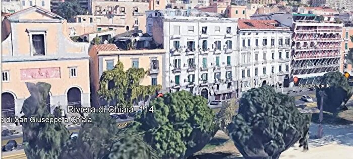 Appartamento quadrilocale in vendita in Riviera di Chiaia, Napoli