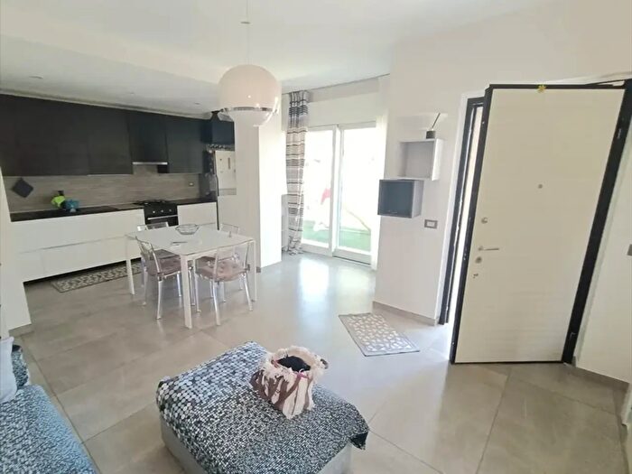 Appartamento trilocale in affitto in Viale Alcione, Francavilla Al Mare