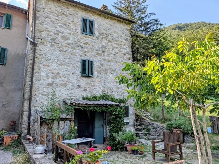 Casa con 6 locali in vendita in Sambuca Pistoiese