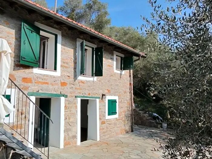 Casa quadrilocale in vendita in Localitãnbsp San Martin, Apricale