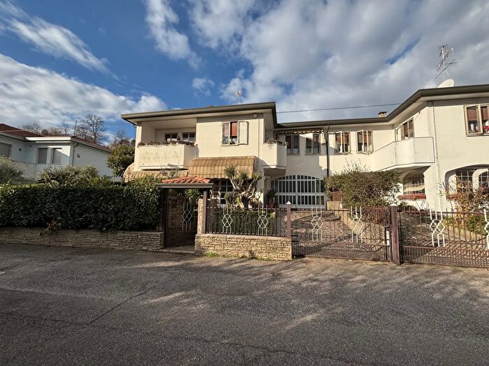 Casa con 5 locali in vendita in Via Mameli, Montegrotto Terme