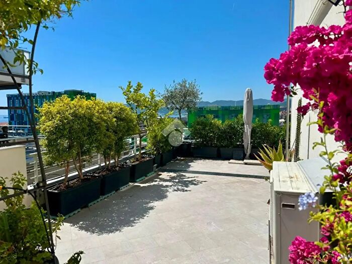 Appartamento quadrilocale in vendita in Via Chiavella, Savona