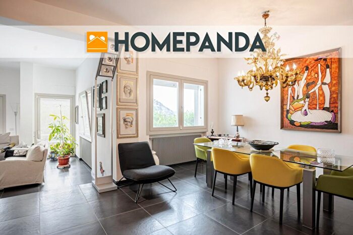 Casa quadrilocale in vendita in Via Vecchia San Gennaro, Pozzuoli