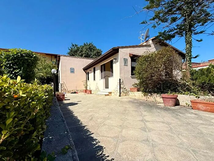 Casa quadrilocale in affitto in Via delle Peonie, Carini