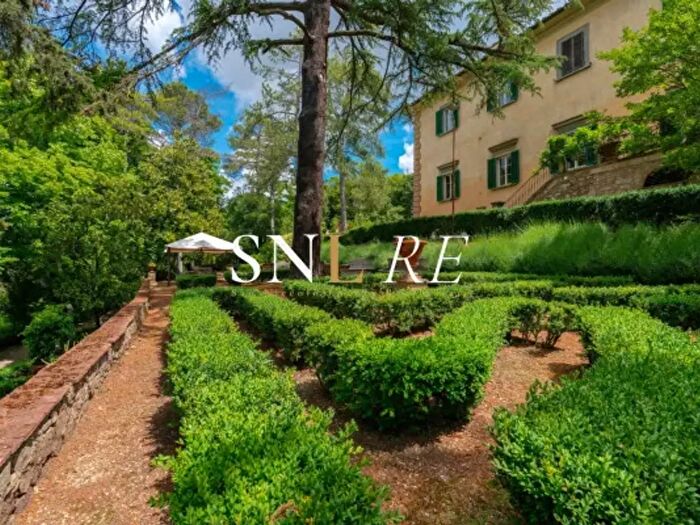 Casa con 6 locali in vendita in Via Ugo Moschi, Firenze