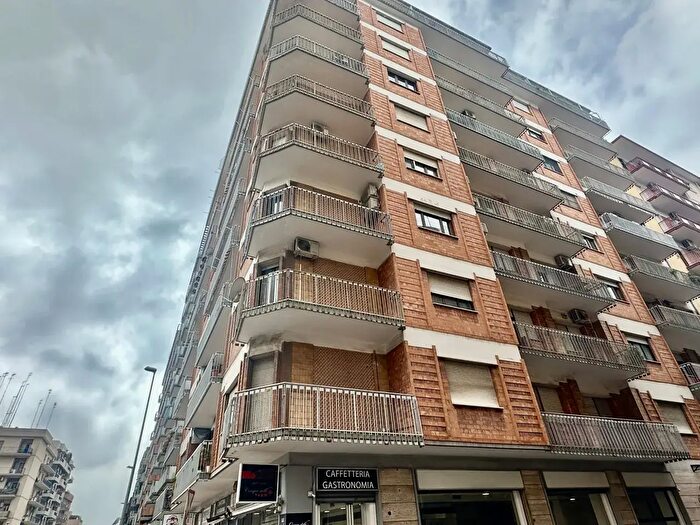 Appartamento quadrilocale in vendita in Via Ugo De Carolis, Taranto