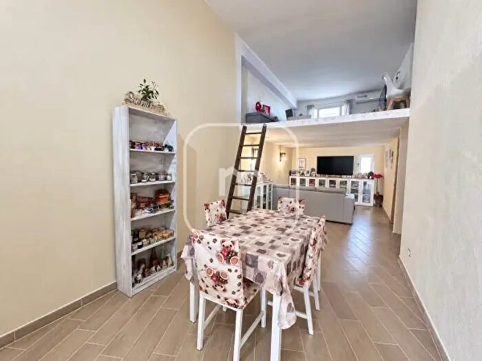 Appartamento quadrilocale in vendita in Via Rometta, Roma