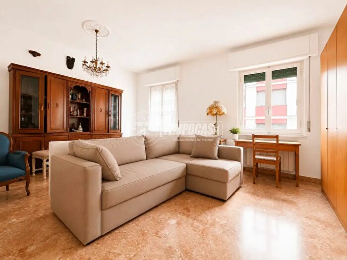 Appartamento con 5 locali in vendita in Via Raffaele Pieragostini, Genova