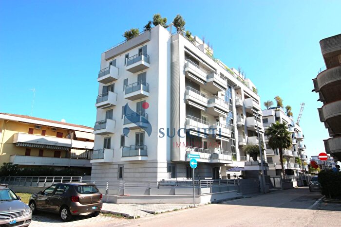 Appartamento trilocale in vendita in Via Merano, Alba Adriatica