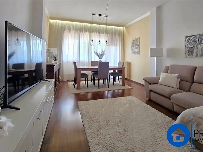 Appartamento con 5 locali in vendita in Viale Curio Dentato, Terni