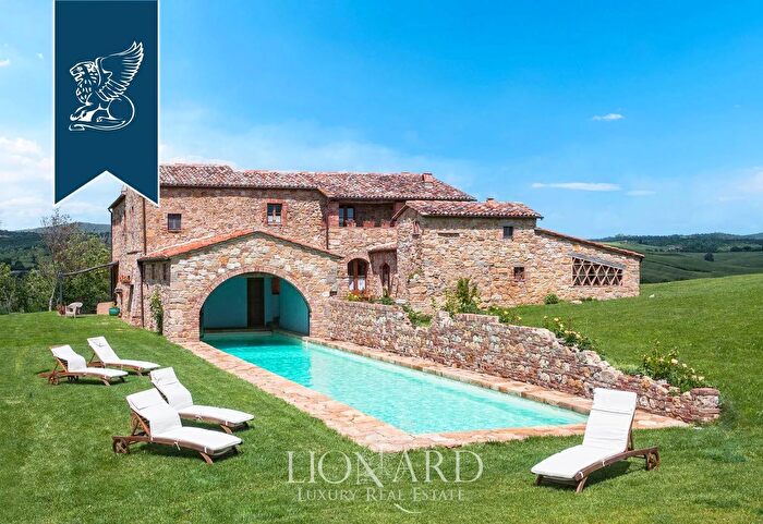 Casa con 7 locali in vendita in Pienza