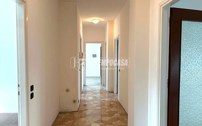 Appartamento con 5 locali in vendita in Montano Lucino