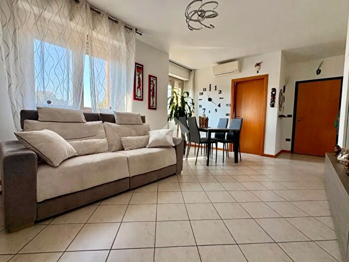 Appartamento trilocale in vendita in Viale I Maggio, Budrio