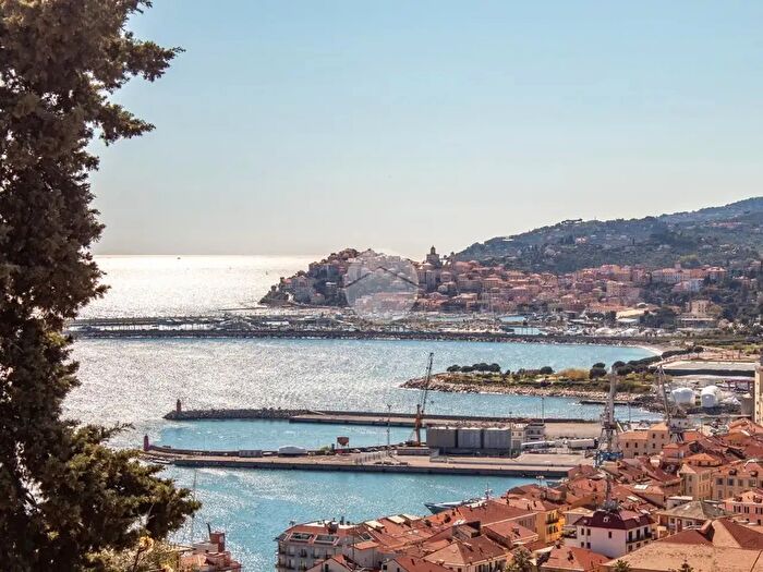 Appartamento quadrilocale in vendita in Salita San Martino, Imperia