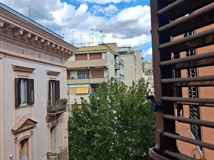 Casa quadrilocale in affitto in Via Domenico Cimarosa, Vomero, Napoli