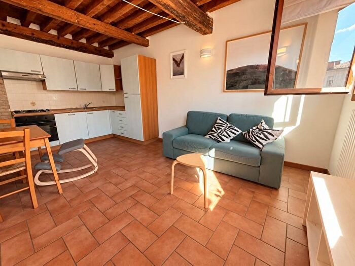 Appartamento bilocale in affitto in Via Castiglione, Santo Stefano, Bologna