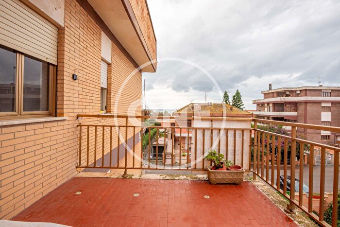 Appartamento trilocale in vendita in Via Svezia, Pomezia