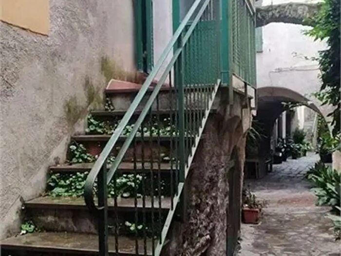 Appartamento trilocale in vendita in Via Tornatore, Zuccarello