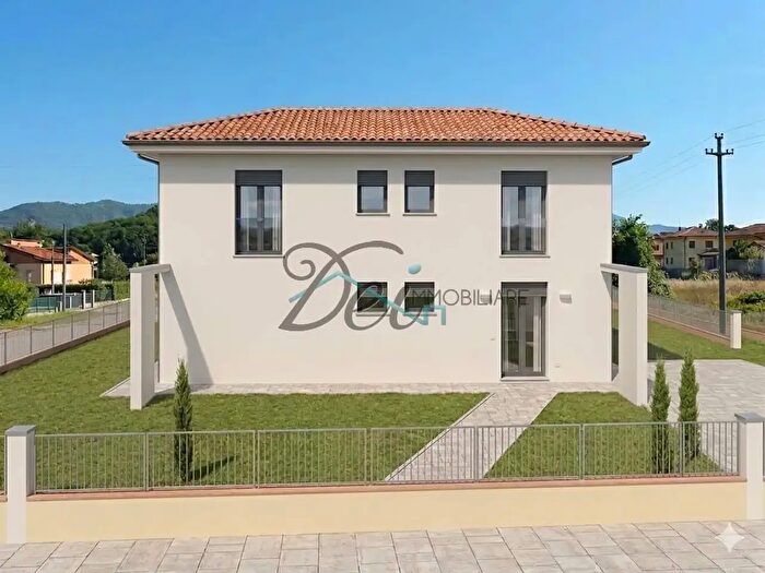 Casa con 8 locali in vendita in Via di Sant Antonio, Capannori