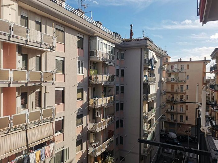 Appartamento trilocale in vendita in Via Fratelli Palumbo, Salerno