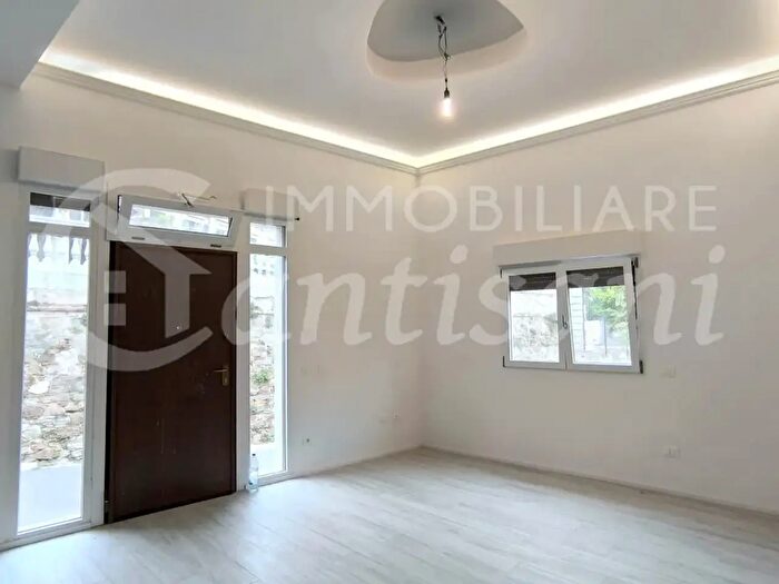 Appartamento bilocale in vendita in Via Giosuè Carducci, Signa