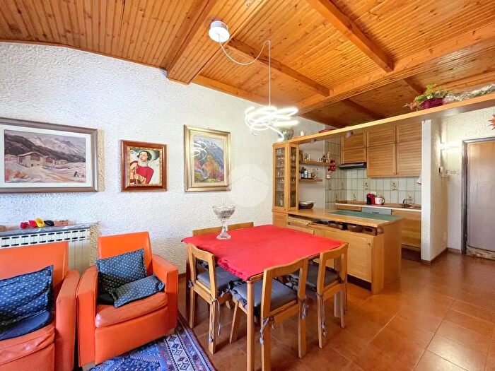 Appartamento trilocale in affitto in Via Val d Avio, Temu