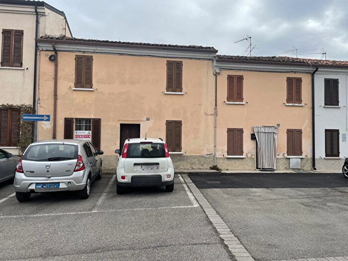 Casa con 6 locali in vendita in Piazzale Santuario, Curtatone