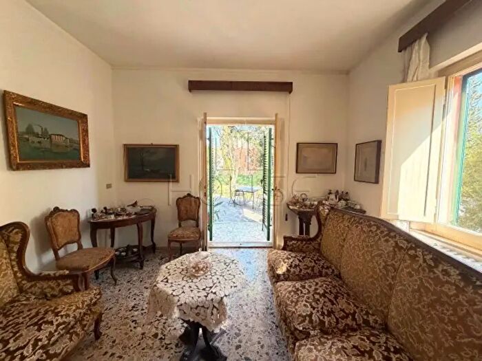 Casa con 6 locali in vendita in Via Leonardo da Vinci, Umbertide